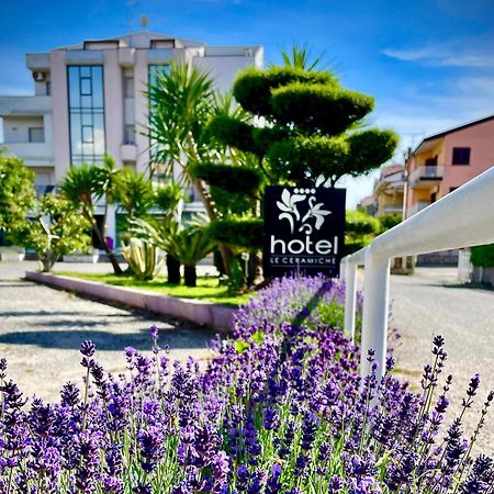 Hotel Le Ceramiche Montalto Uffugo Bagian luar foto