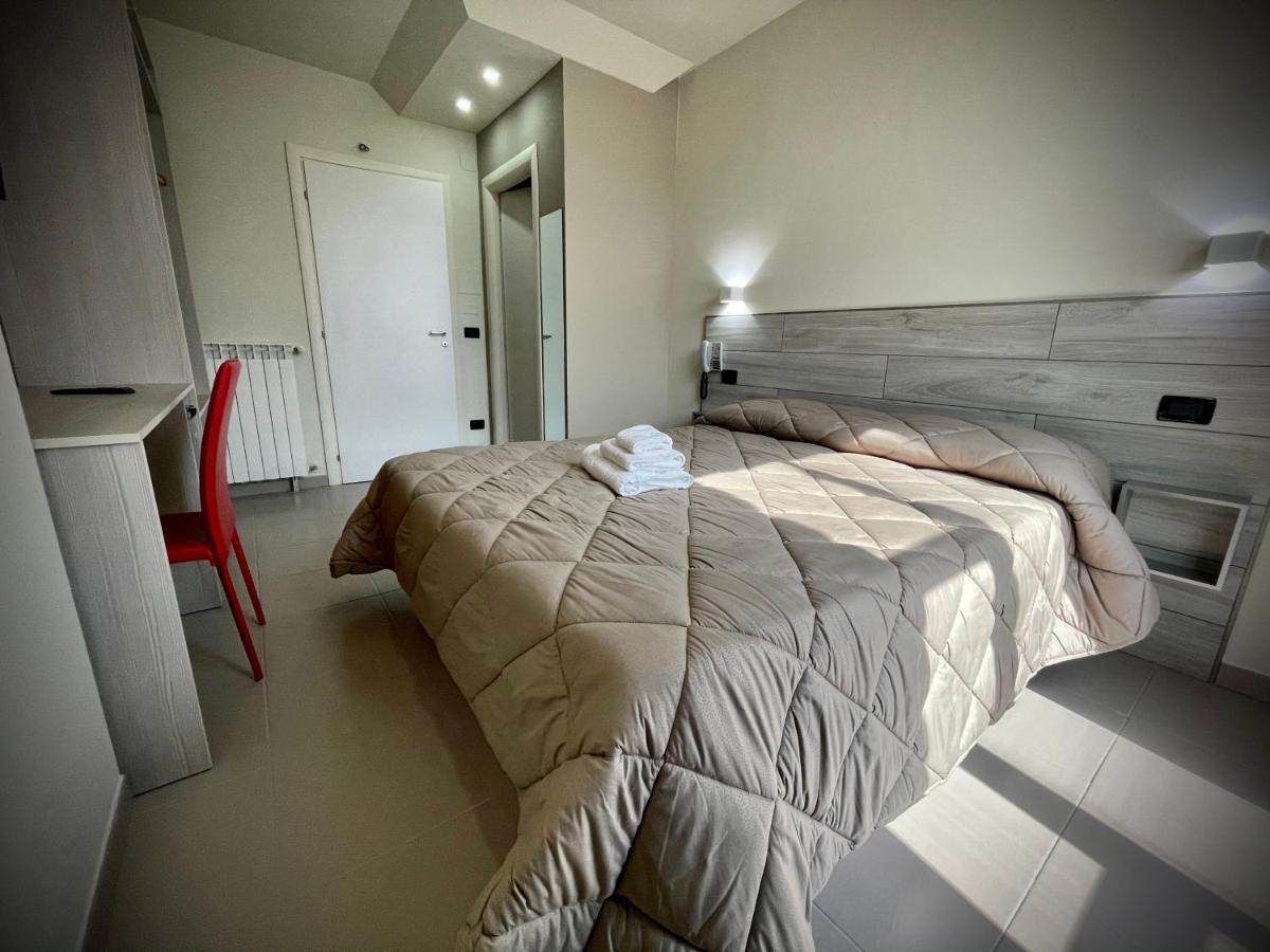 Hotel Le Ceramiche Montalto Uffugo Bagian luar foto