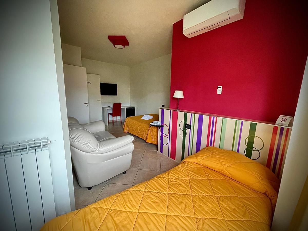 Hotel Le Ceramiche Montalto Uffugo Bagian luar foto