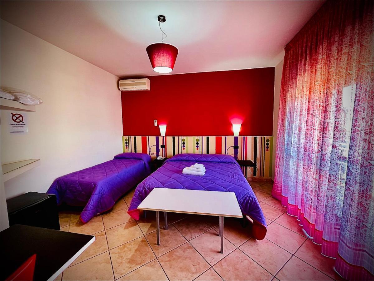 Hotel Le Ceramiche Montalto Uffugo Bagian luar foto