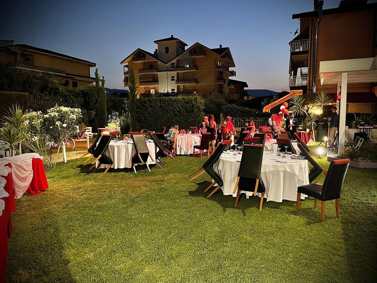 Hotel Le Ceramiche Montalto Uffugo Bagian luar foto