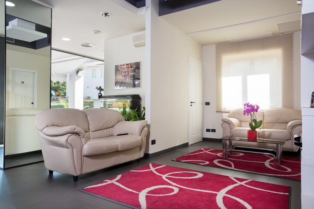 Hotel Le Ceramiche Montalto Uffugo Bagian luar foto