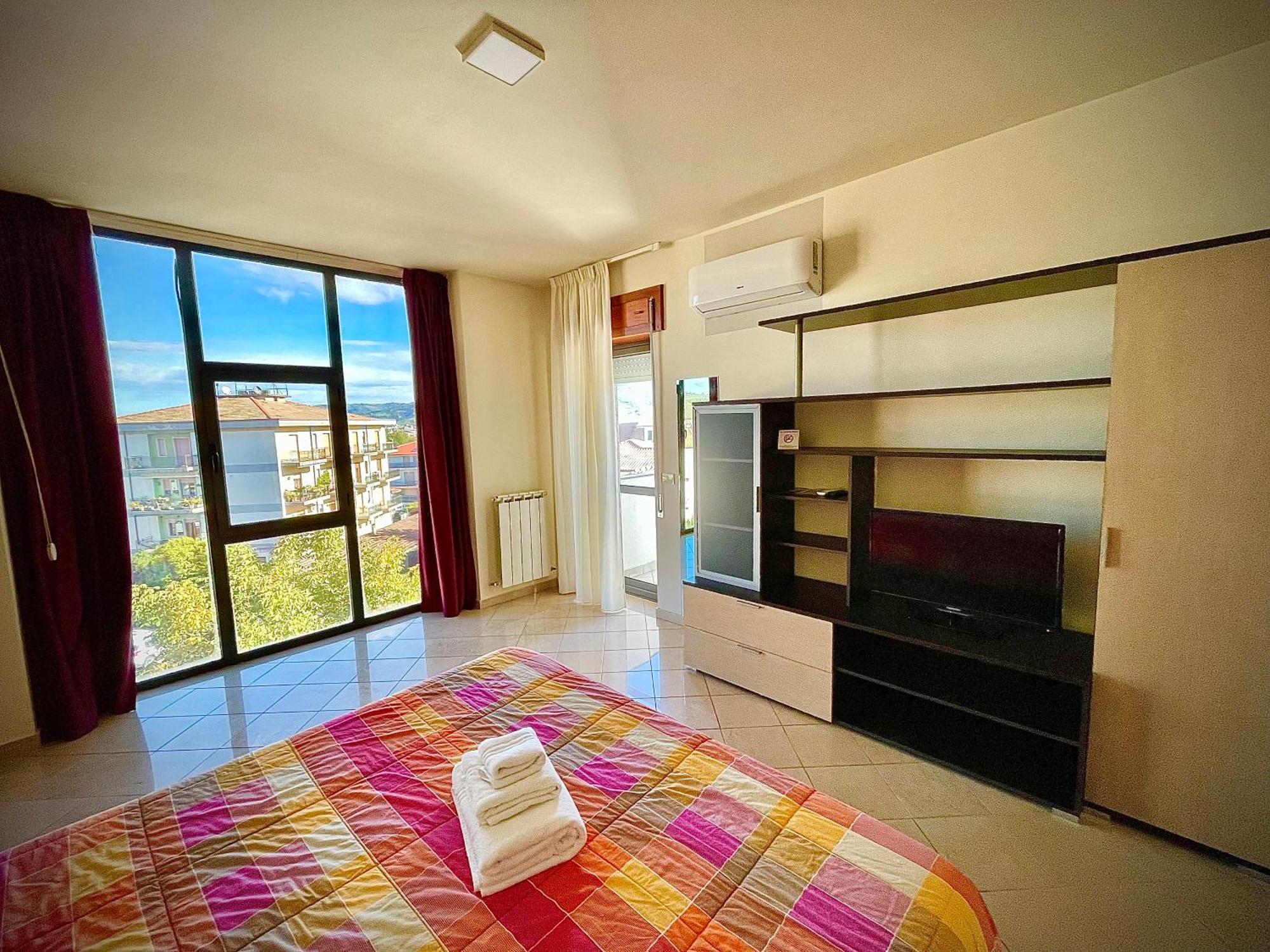 Hotel Le Ceramiche Montalto Uffugo Bagian luar foto