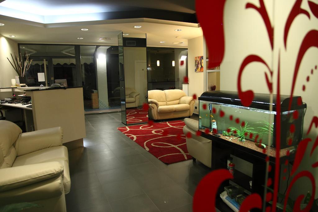 Hotel Le Ceramiche Montalto Uffugo Bagian luar foto