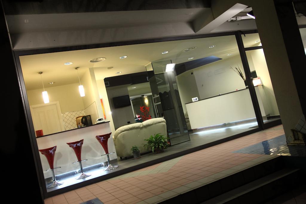 Hotel Le Ceramiche Montalto Uffugo Bagian luar foto