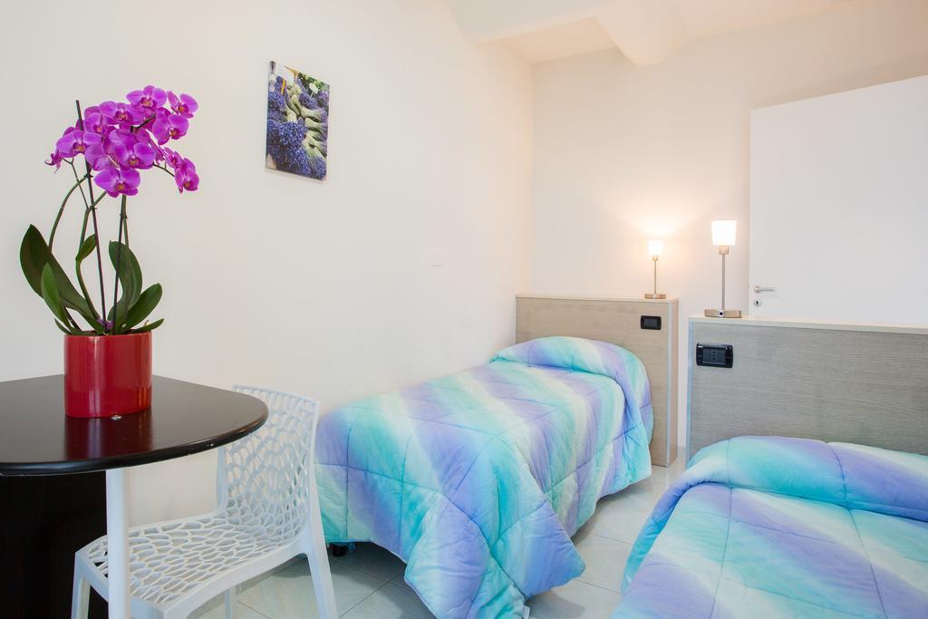 Hotel Le Ceramiche Montalto Uffugo Bagian luar foto